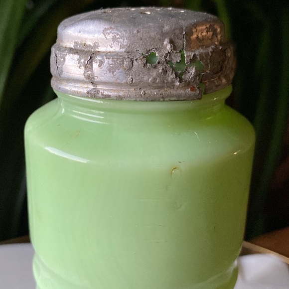 1930’s Jeannette Jadeite Beehive Sugar Shaker Depression Era Glass - Picture 10 of 15